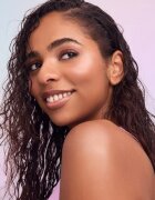 essence Disney The Little Mermaid Stick Strălucire faciale culoare 01 Watch Me Shine 8 g