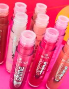 essence Extreme Shine luciu de buze pentru un volum suplimentar culoare 12 Dazzling Apricot 5 ml