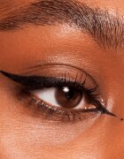 essence Eyeliner Pen eyeliner rezistent la apă culoare 01 Black 1 ml