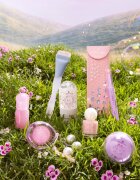 essence GLIMMER IN A BUBBLE lip gloss culoare 01 Born To Glimmer 3.5 ml
