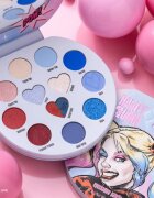 essence Harley Quinn paletă cu farduri de ochi culoare 02 Mad Love 102 g