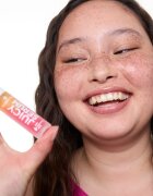 essence JUICY SERUM ser hidratant de buze culoare 01 Raspberry 7.5 ml