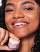 essence LIP swirl Exfoliant pentru buze 8 g