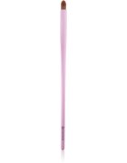 essence Precision meets perfection pensulă pentru aplicarea precisă a fardului de pleoape 1 buc