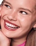 essence satin GLOW ruj cremos cu finisaj satinat culoare 05 Chai There! 3.5 g