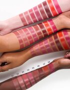 essence satin GLOW ruj cremos cu finisaj satinat culoare 07 Coral It A Day 3.5 g