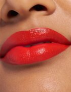 essence satin GLOW ruj cremos cu finisaj satinat culoare 07 Coral It A Day 3.5 g