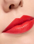 essence satin GLOW ruj cremos cu finisaj satinat culoare 07 Coral It A Day 3.5 g