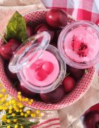 essence SO CHERRY happy balsam de buze culoare 01 Cheeky Cherry 6.4 g