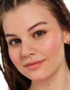 essence Soft Baked blush culoare Berry Bliss 4.5 g