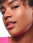 essence Soft Touch crema de strălucire cu efect de pulbere culoare 20 glazed dew 4 g