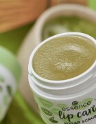 essence Sugar Scrub Exfoliant pentru buze 02 Matcha Latte 9 g