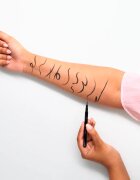 essence Super Fine Liner Pen eyeliner în fix 1 ml