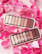 essence The Rose Edition paletă cu farduri de ochi culoare 20 Lovely In Rose 10 g