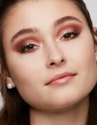 essence The Rose Edition paletă cu farduri de ochi culoare 20 Lovely In Rose 10 g