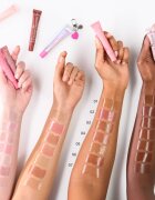 essence the super peptide glossy lip treatment balsam de buze culoare 06 Plumfection! 10 ml