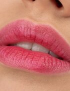 essence WHAT A TINT! blush lichid și luciu de buze culoare 01 Kiss From A Rose 4.9 ml