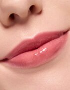 essence WHAT THE FAKE! luciu de buze pentru un volum suplimentar culoare 103 Bare But Better 4 ml
