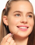 essence WHAT THE FAKE! luciu de buze transparent culoare Oh So Glassy! 4.2 ml