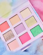 essence WHAT THE FLUFF?! paletă cu farduri de ochi culoare 01 Cotton Candy Skies 11.6 g