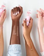 essence WONDER FULL fond de ten nuanțator lichid sub machiaj 5 in 1 culoare 10 Light Medium 30 ml