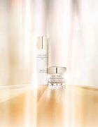 Estée Lauder Revitalizing Supreme+ Bright Radiance Power Soft Milky Lotion Fluid pentru hidratare usoara impotriva imperfectiunilor pielii cauzate de