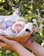 Folk & Flora Blackcurrant bombă de baie cu efect revigorant 130 g