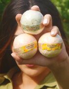 Folk & Flora Eucalyptus bombă de baie cu efect calmant 130 g