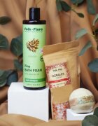 Folk & Flora Eucalyptus bombă de baie cu efect calmant 130 g