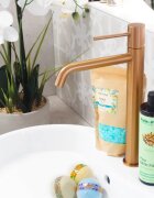 Folk & Flora Eucalyptus bombă de baie cu efect calmant 130 g