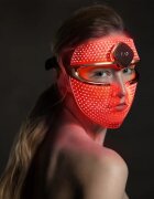 FOREO FAQ™ 202 aparat pentru netezirea și atenuarea ridurilor cu iluminare LED de fundal 1 buc