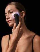 FOREO FAQ™ 402 dispozitiv dual de tonifiere cu microcurenți cu lumină LED roșie 1 buc