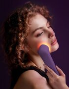 FOREO FAQ™ 501 aparat pentru netezirea și atenuarea ridurilor cu lumină LED roșie 1 buc