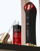 FOREO FAQ™ 502 dispozitiv inovator pentru revitalizarea și întinerirea tenului cu lumină LED și NIR 1 buc