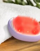 FOREO FLIP™ Play Advanced 3-in-1 pieptene de păr cu iluminare LED de fundal I Lilac You 1 buc