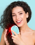 FOREO FLIP™ Play Advanced 3-in-1 pieptene de păr cu iluminare LED de fundal Ice Ice Baby 1 buc