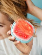 FOREO FLIP™ Play Advanced 3-in-1 pieptene de păr cu iluminare LED de fundal Ice Ice Baby 1 buc