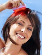 FOREO FLIP™ plus LED Detangling Hairbrush perie de par cu iluminare LED de fundal 1 buc