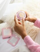 FOREO UFO™ 3 5-in-1 aparat sonic pentru accelerarea efectului măștilor de ten Pearl Pink 1 buc