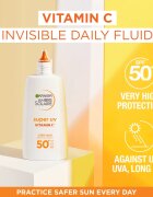 Garnier Ambre Solaire Super UV Vitamin C fluid protecție impotriva petelor intunecate SPF 50+ 40 ml