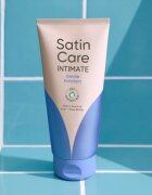 Gillette Satin Care Intimate crema delicata pentru exfoliere pentru ajustarea liniei bikinilor 177 ml