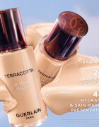 GUERLAIN Terracotta Le Teint Glow make-up lichid stralucitor pentru un look natural culoare 0N Neutral 35 ml