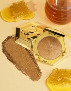 I Heart Revolution Honey Bear Pudra compacta ce ofera luminozitate 5 g