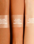 ICONIC London Lit & Luminous Pudra compacta ce ofera luminozitate culoare Universal 16 g