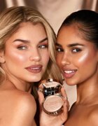 ICONIC London Lit & Luminous Pudra compacta ce ofera luminozitate culoare Universal 16 g
