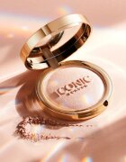 ICONIC London Lit & Luminous Pudra compacta ce ofera luminozitate culoare Universal 16 g