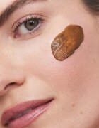 Kora Organics Turmeric Brightening & Exfoliating Scrub + Mask masca si peeling 30 ml