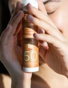 Korres Red Grape Tinted Daily Sunscreen lotiune de plaja tonifianta pentru uniformizarea nuantei tenului SPF 50 50 ml
