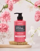 KUNDAL Honey & Macadamia White Musk lotiune de corp hranitoare cu efect de hidratare 500 ml