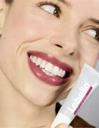 Labello Glowy Lips Berry balsam de buze colorat cu acid hialuronic SPF 30 10 ml